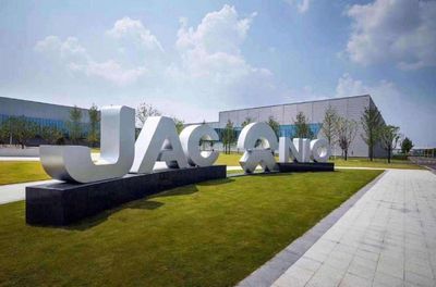 新舊勢力聯手，新造車勢力抱團傳統車企大腿管用嗎？